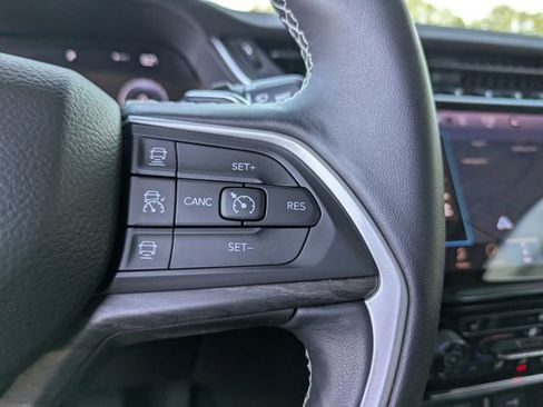 Used 2022 Jeep Grand Cherokee L Limited RWD image 31