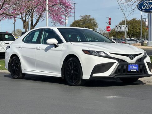Used 2024 Toyota Camry SE FWD image 9
