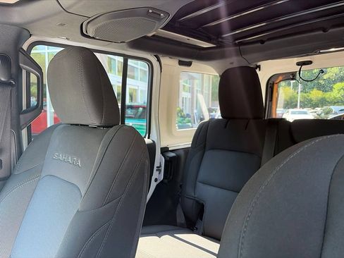 Used 2021 Jeep Wrangler Unlimited Sahara w/ Safety Group AWD/4WD image 6