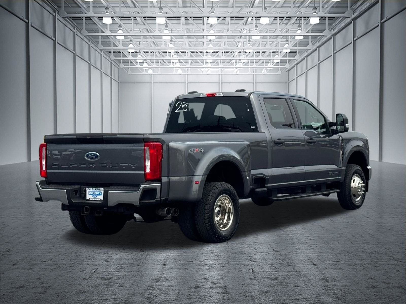 Used 2024 Ford F350 XLT AWD/4WD image 11