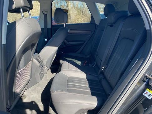 Used 2021 Audi Q5 e Premium w/ Convenience Package image 7