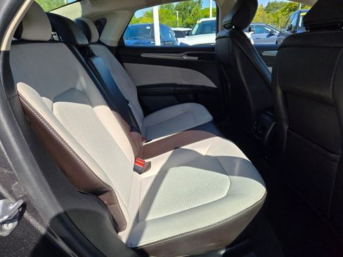 Used 2020 Ford Fusion SE w/ Equipment Group 151A image 8