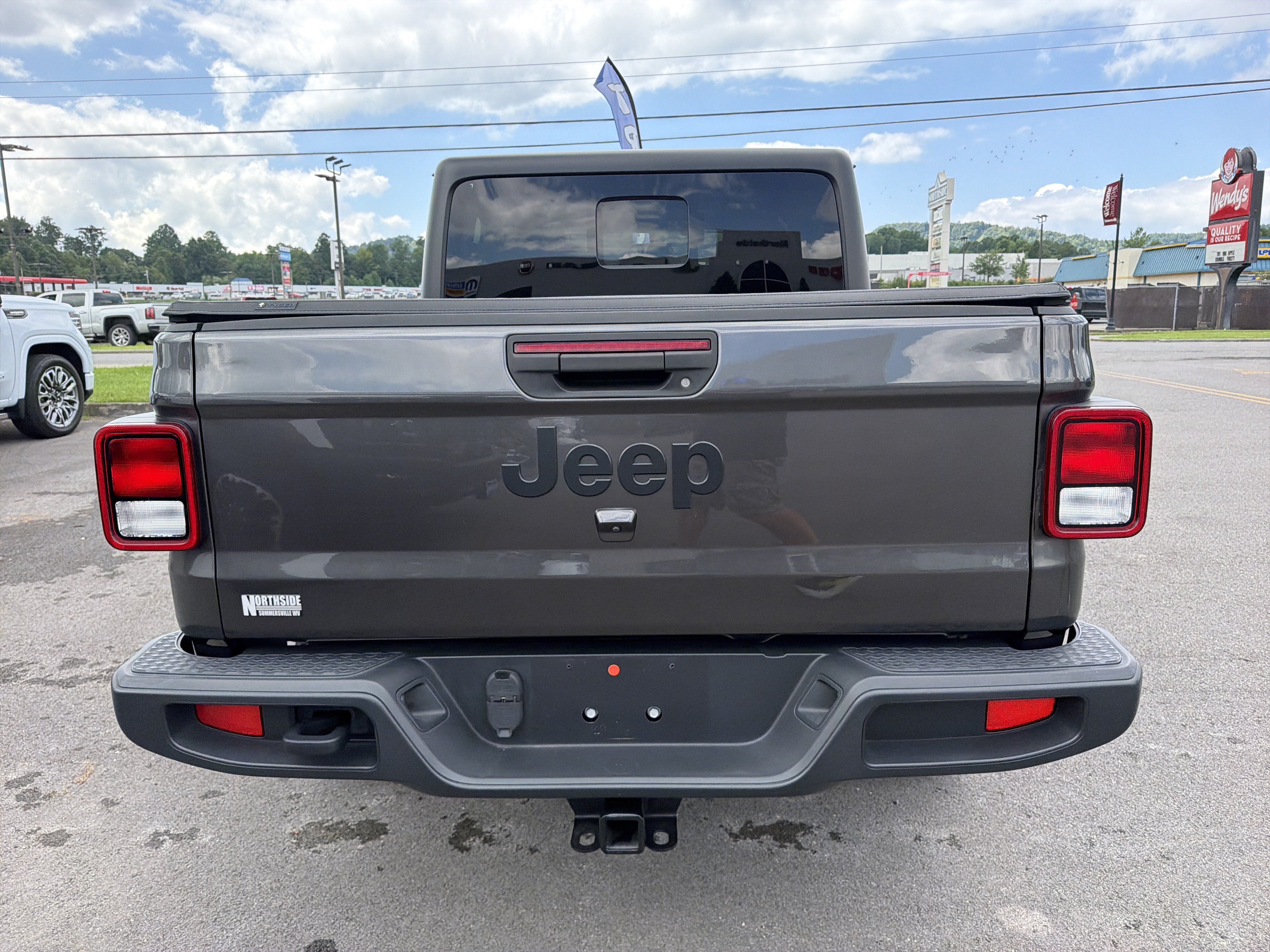 Used 2023 Jeep Gladiator Sport AWD/4WD image 8