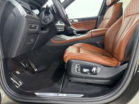 Used 2022 BMW X7 xDrive40i w/ M Sport Package AWD/4WD image 14