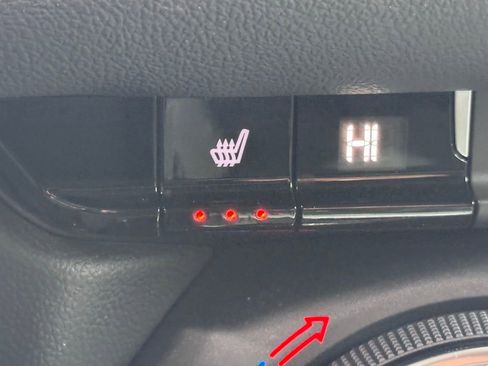 Used 2025 Chevrolet Blazer LT image 5