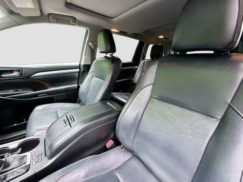 Used 2017 Toyota Highlander XLE AWD/4WD image 27