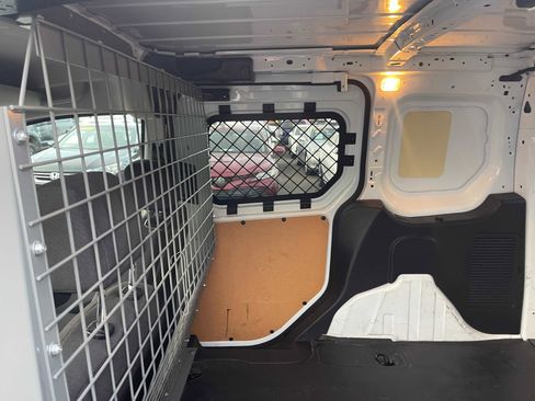 Used 2018 Ford Transit Connect XLT image 16