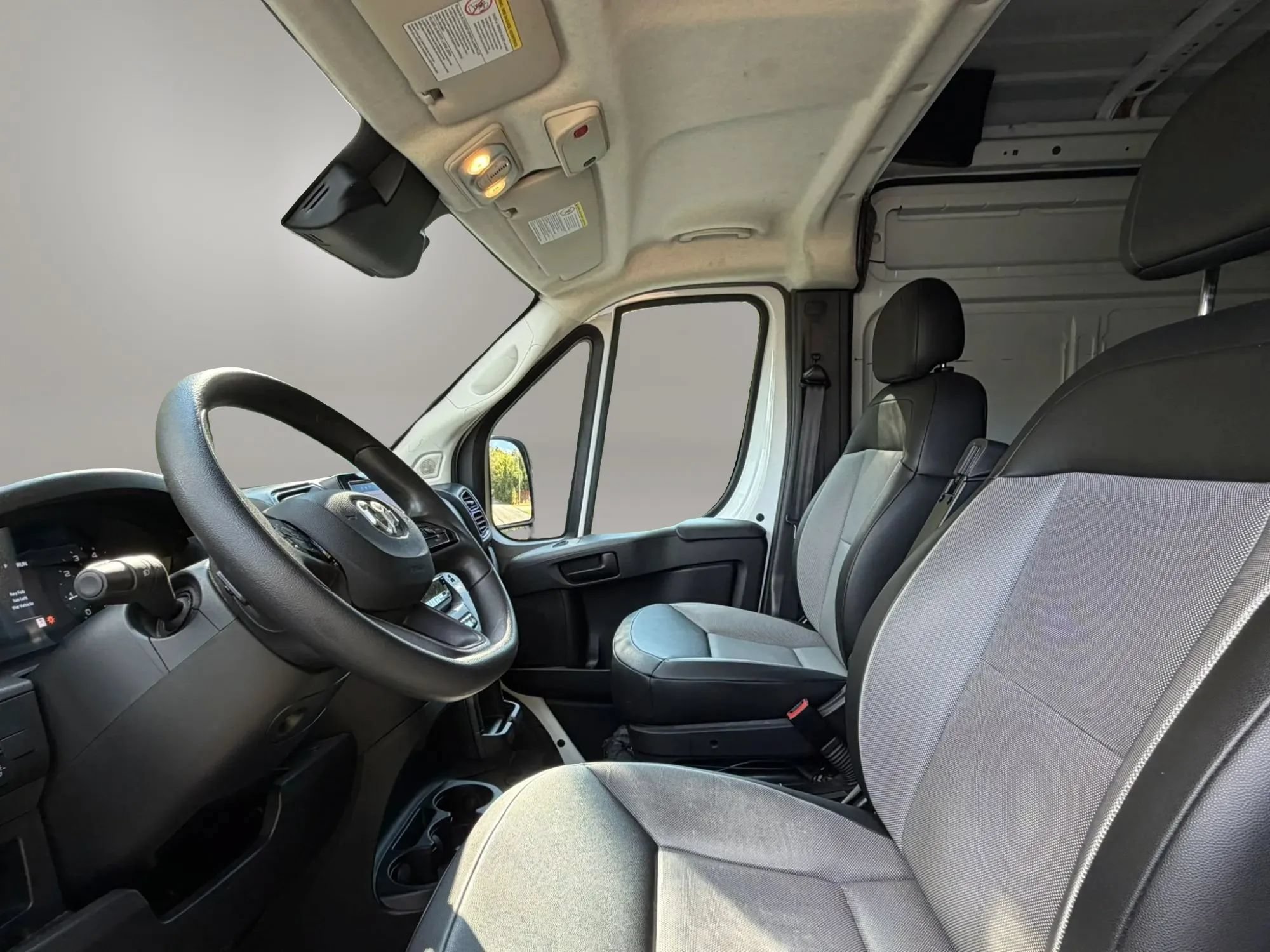 Used 2025 RAM ProMaster 2500 w/ Convenience Group FWD image 14