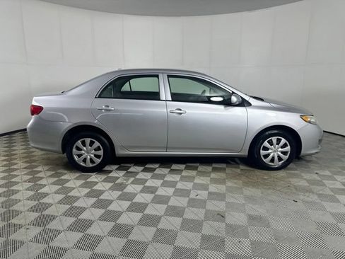 Used 2010 Toyota Corolla LE FWD image 8
