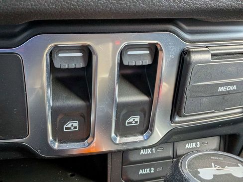 Used 2024 Jeep Wrangler Sport AWD/4WD image 18
