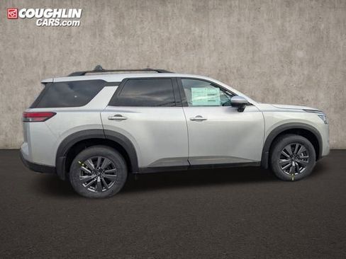 New 2025 Nissan Pathfinder SL image 9
