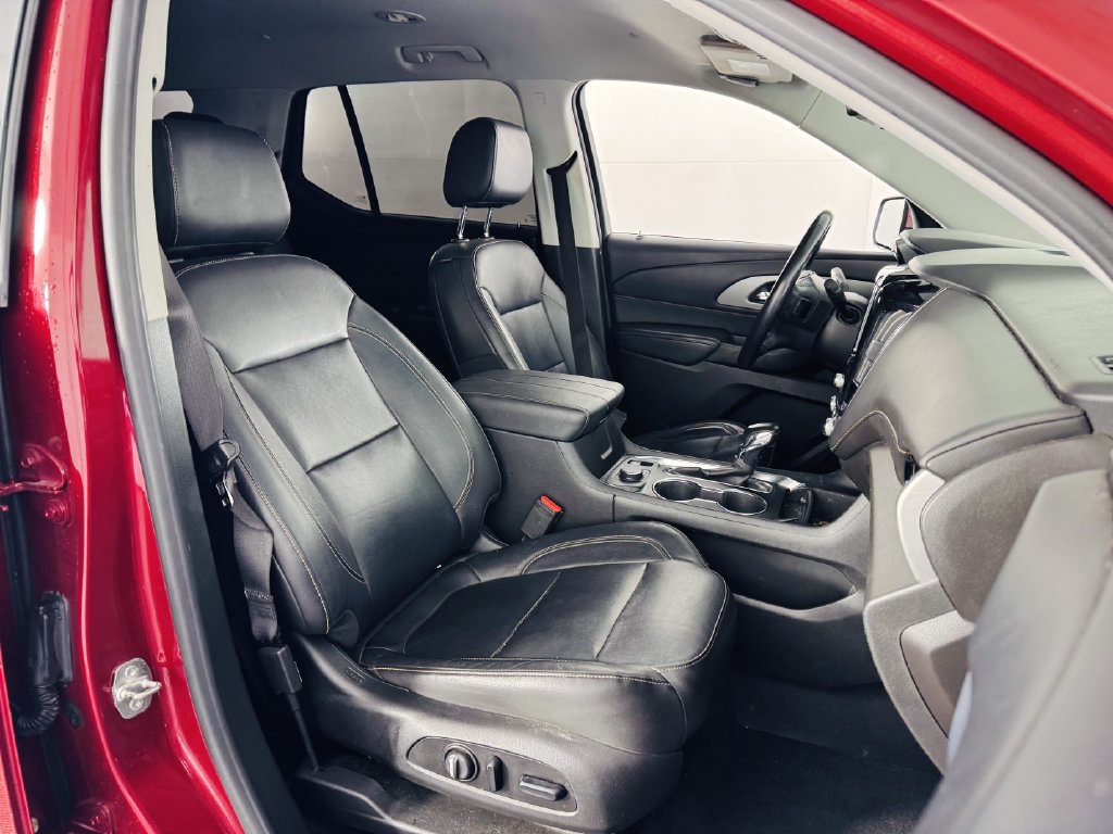 Used 2021 Chevrolet Traverse RS FWD image 34