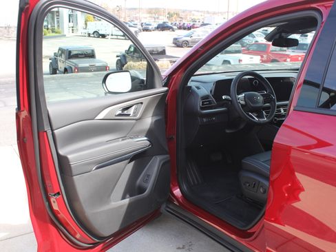 New 2026 Chevrolet Traverse LT image 8