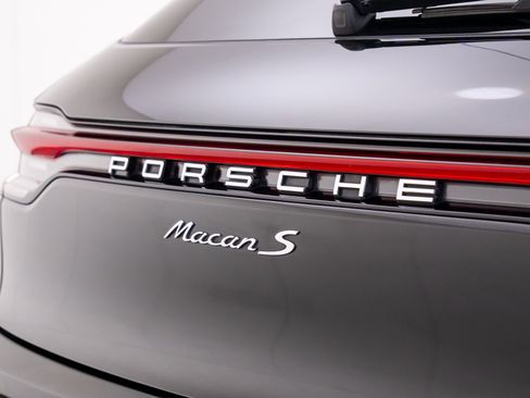 Certified 2022 Porsche Macan S w/ Premium Package Plus image 34