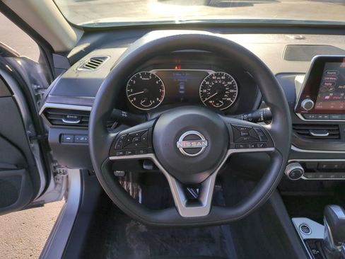 Used 2024 Nissan Altima 2.5 SV image 16