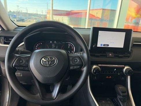 Used 2025 Toyota RAV4 XLE AWD/4WD image 32