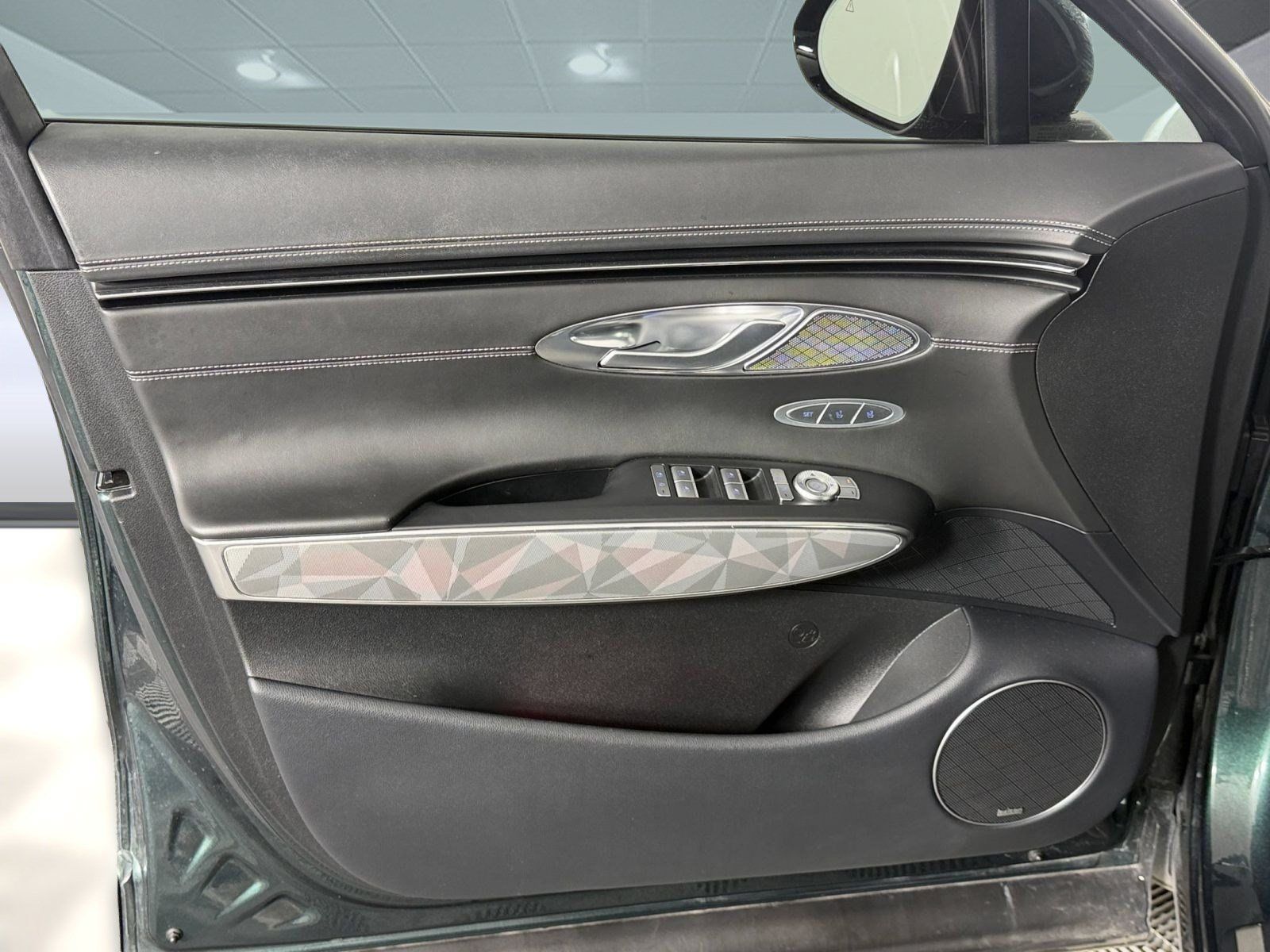 Used 2022 Genesis GV70 3.5T Sport w/ Sport Advanced Package AWD/4WD image 13