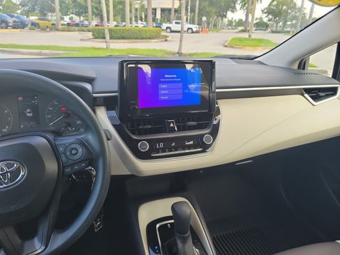 Used 2025 Toyota Corolla LE FWD image 18
