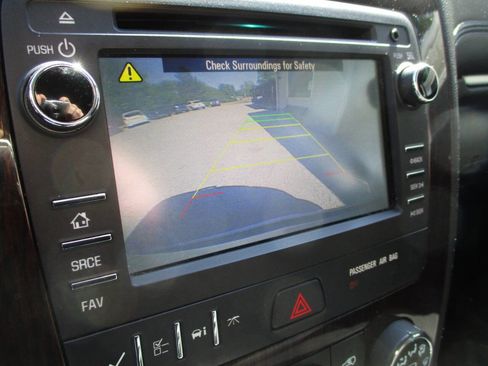 Used 2017 Chevrolet Traverse LT w/ Style and Technology Package FWD image 25