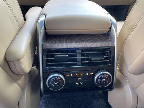 Certified 2023 Land Rover Range Rover Long Wheelbase SE AWD/4WD image 17