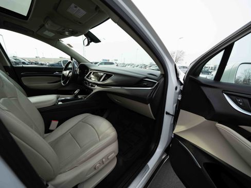 Used 2018 Buick Enclave Essence image 26