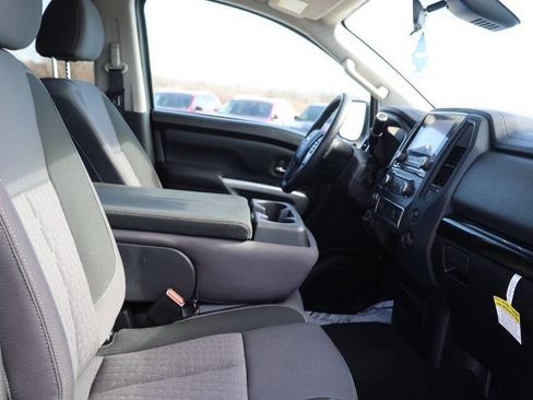 Used 2024 Nissan Titan SV image 15