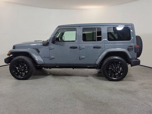 Used 2025 Jeep Wrangler Unlimited Sahara w/ Safety Group image 4