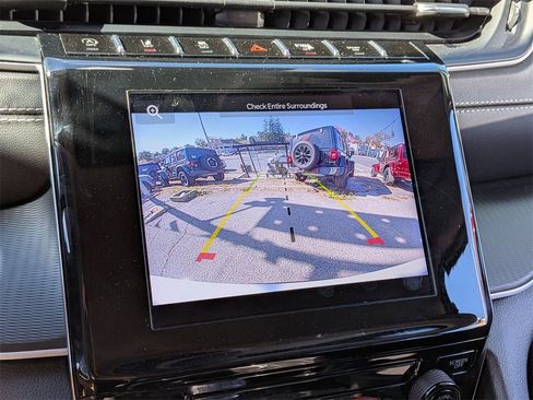 Used 2024 Jeep Grand Cherokee L Laredo image 17