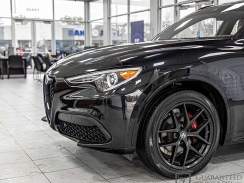 Used 2021 Alfa Romeo Stelvio Ti Sport AWD/4WD image 5