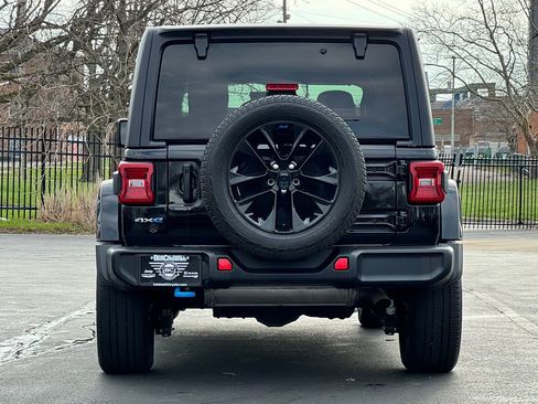 Used 2023 Jeep Wrangler Unlimited Sahara w/ Cold Weather Group image 6