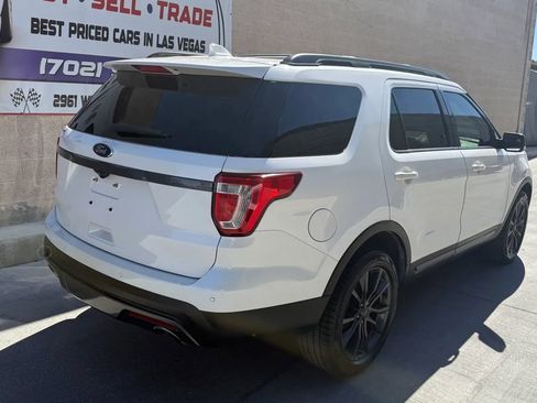 Used 2017 Ford Explorer XLT w/ Equipment Group 202A AWD/4WD image 4