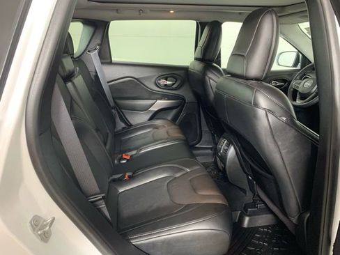 Used 2021 Jeep Cherokee Limited image 27