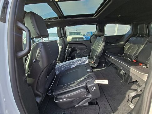 New 2026 Chrysler Pacifica Limited w/ S Appearance Package image 47