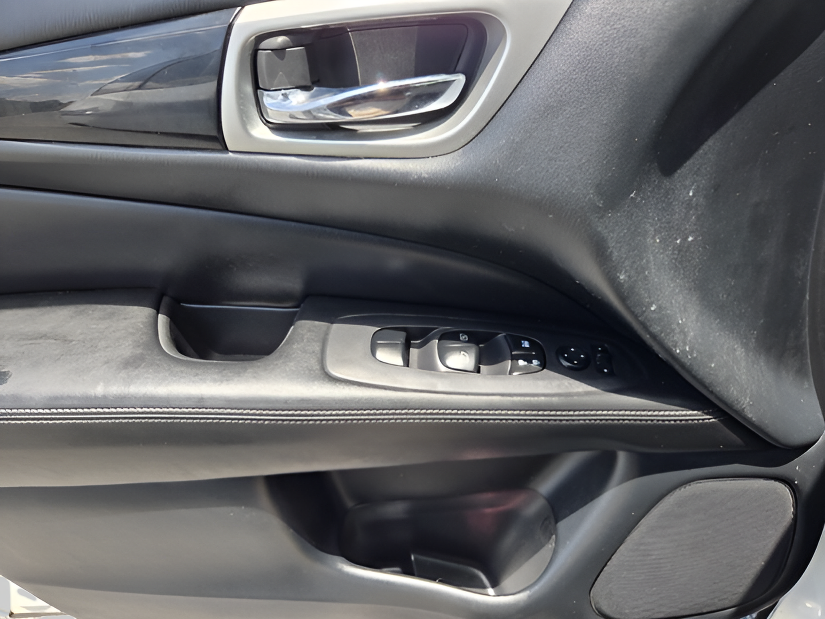 Used 2020 Nissan Pathfinder SV AWD/4WD image 25