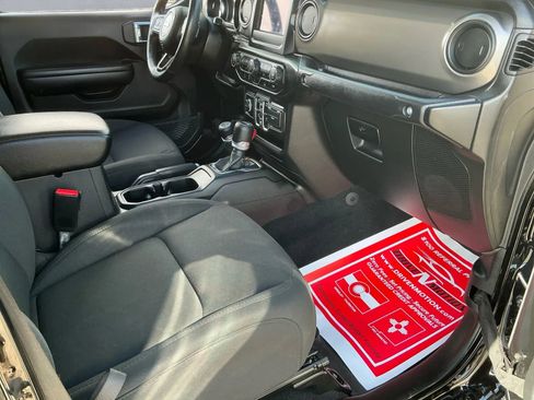 Used 2021 Jeep Gladiator Sport image 20