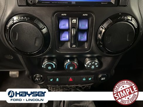 Used 2016 Jeep Wrangler Unlimited Sahara image 12