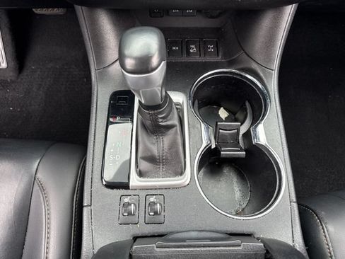 Used 2019 Toyota Highlander XLE AWD/4WD image 31