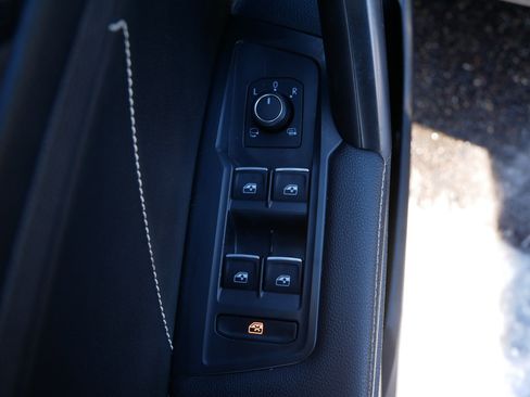 Certified 2022 Volkswagen Tiguan SEL R-Line image 19