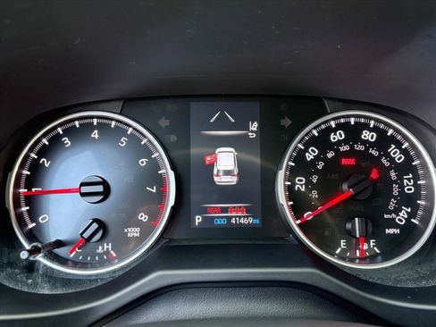 Used 2021 Toyota RAV4 LE image 10