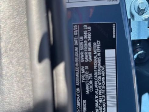 Certified 2025 Volvo XC40 B5 Plus image 28