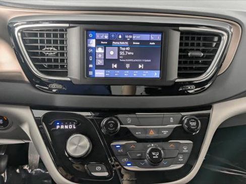 Used 2023 Chrysler Voyager LX image 28