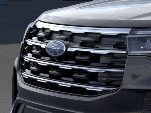 Used 2026 Ford Explorer Active AWD/4WD image 17