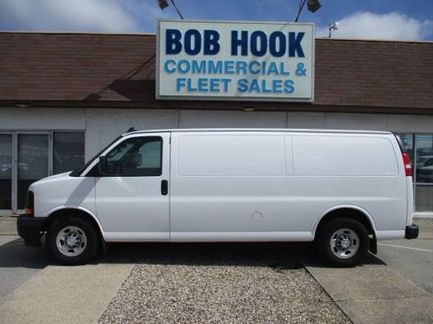 Used 2017 Chevrolet Express 3500 Extended image 33