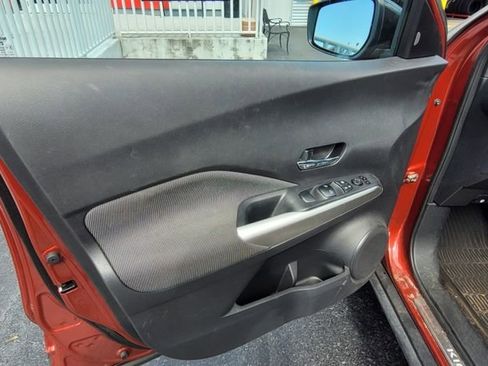 Used 2018 Nissan Kicks SV w/ Interior Electronics Package FWD image 8