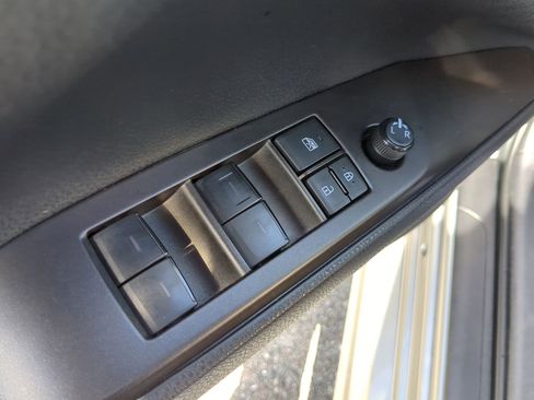 Used 2023 Toyota Camry SE image 18