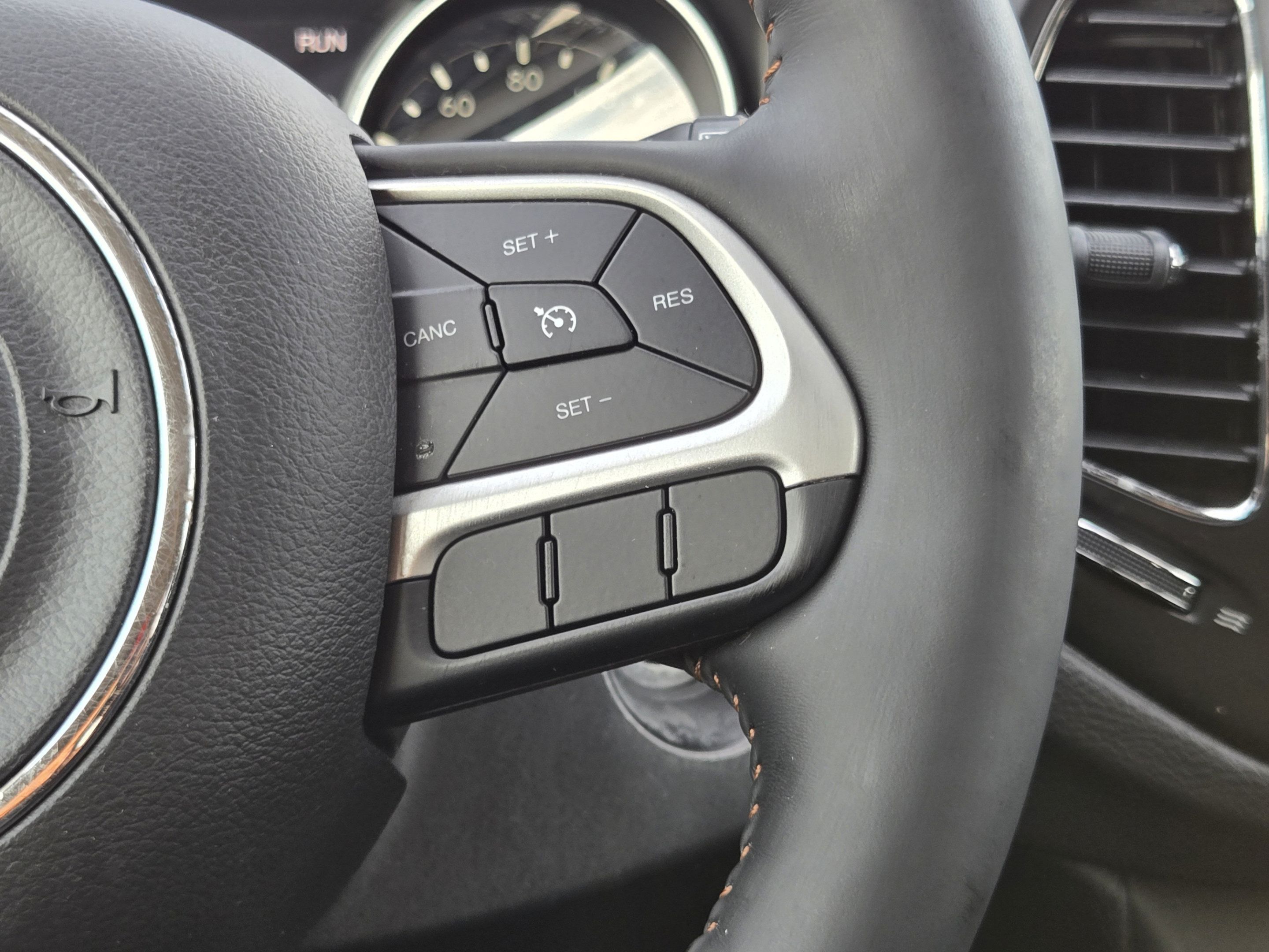 Used 2018 Jeep Compass Latitude FWD image 25