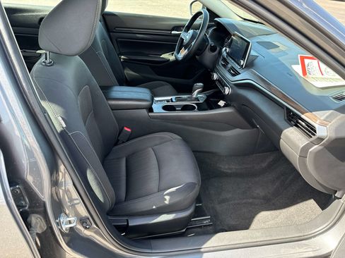 Used 2024 Nissan Altima 2.5 SV AWD/4WD image 19