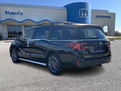 New 2026 Honda Odyssey Touring image 3