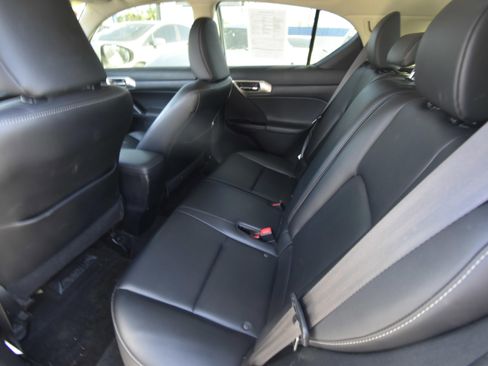 Used 2015 Lexus CT 200h w/ Navigation Package FWD image 12