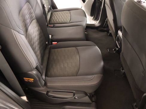 Used 2025 Nissan Pathfinder SV FWD image 15